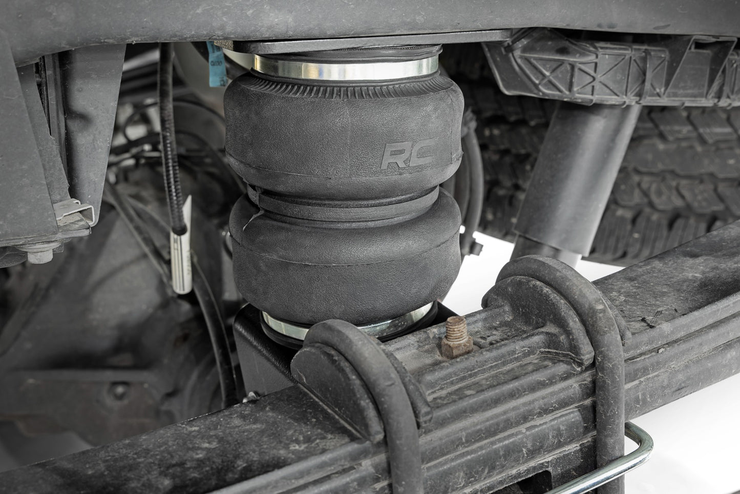 Air Spring Kit without Onboard Air Compressor 17-22 Ford Super Duty 4WD Rough Country-3