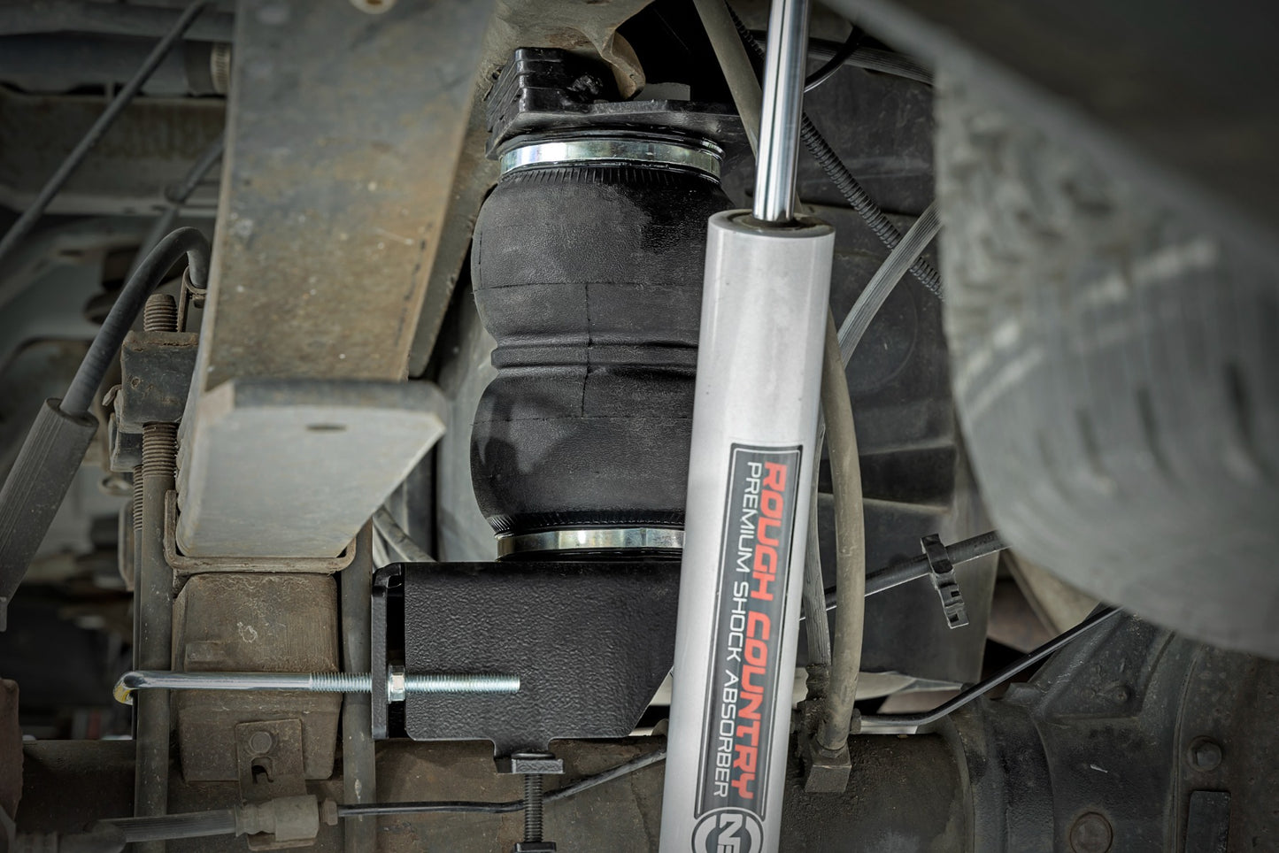 Air Spring Kit without Onboard Air Compressor 05-16 Ford Super Duty 4WD Rough Country-4