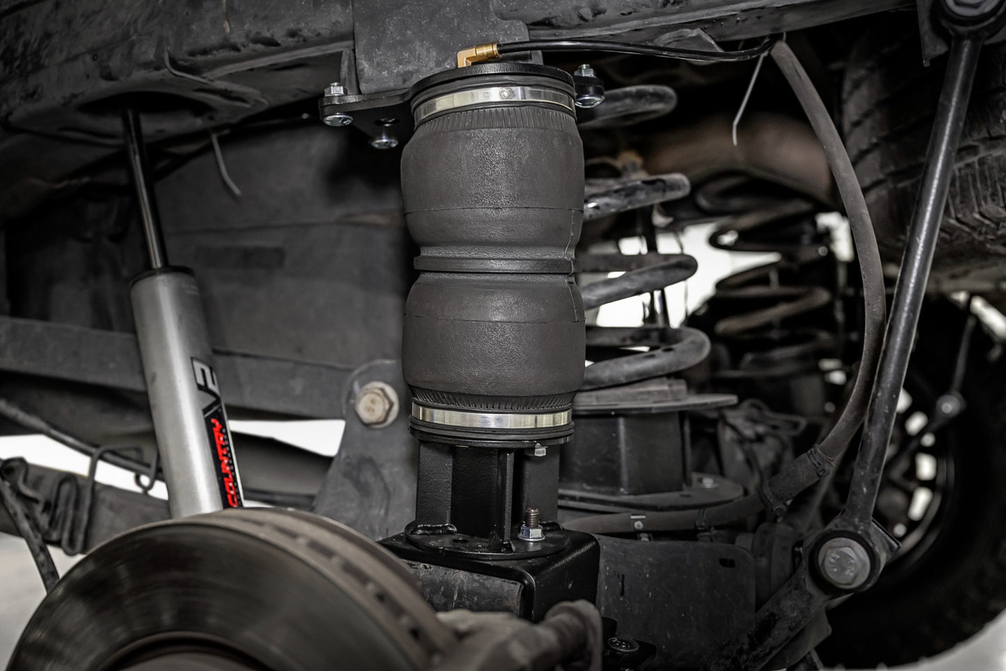 Rough Country Air Spring Kit w/compressor Ram 2500/3500 4WD (2014-2022) Rough Country