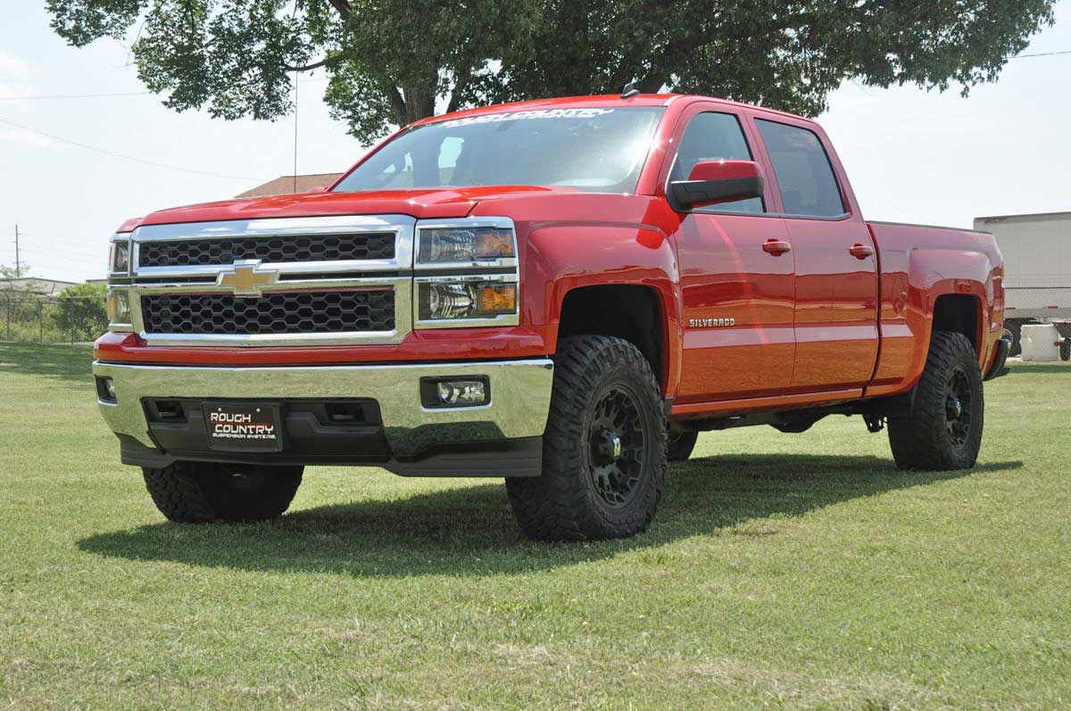 2.5 Inch Lift Kit Alu/Cast Steel M1 Strut Silverado/Sierra 1500 (07-18) Rough Country-5