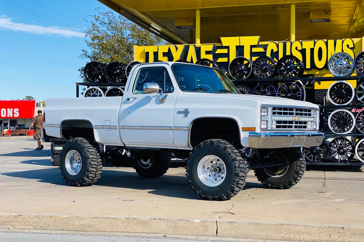 6 Inch Lift Kit 52 Inch RR Springs Chevy/GMC C10/K10 Truck & SUV/K5 Blazer (77-91) Rough Country-5