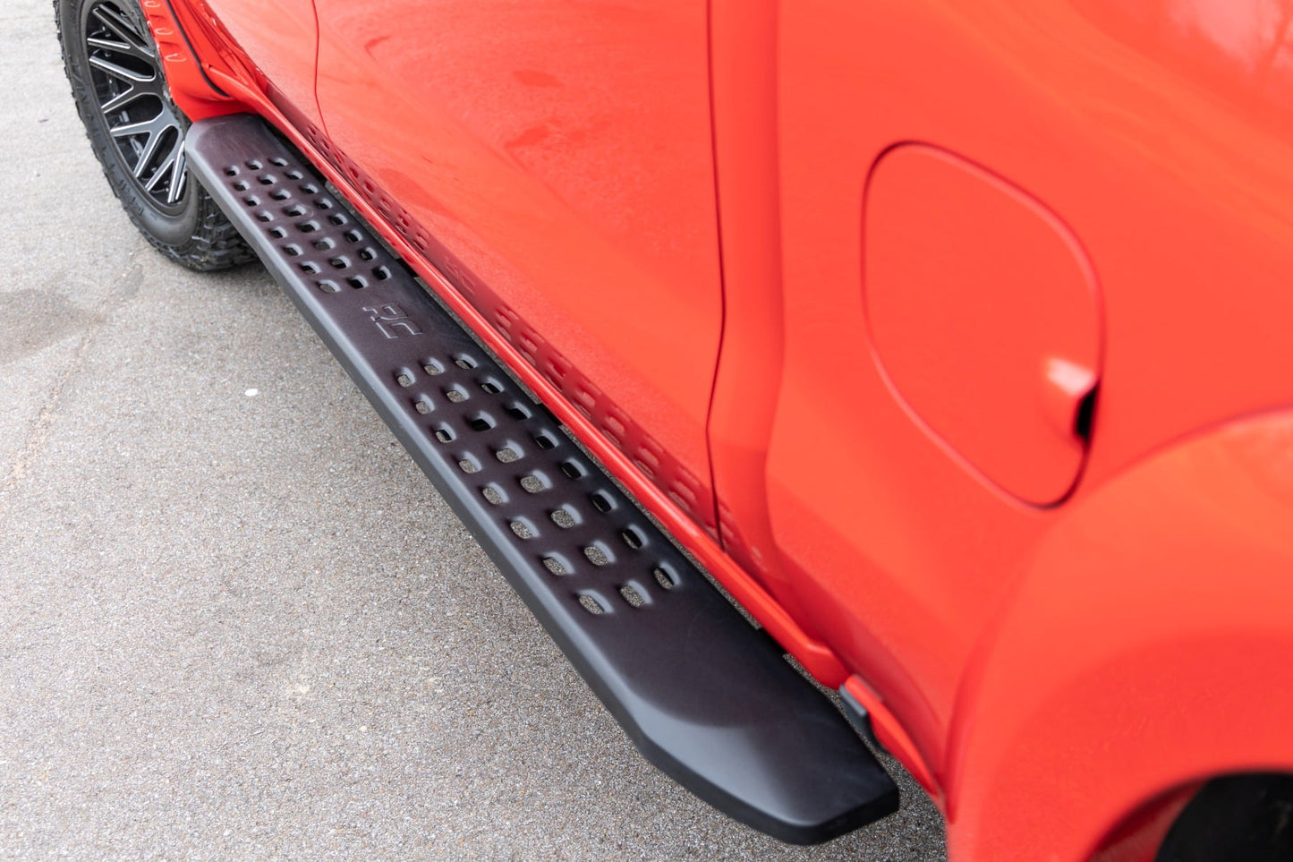 RPT2 Running Boards Crew Cab Black Silverado/Sierra 1500/2500HD/3500HD (19-26) Rough Country-5