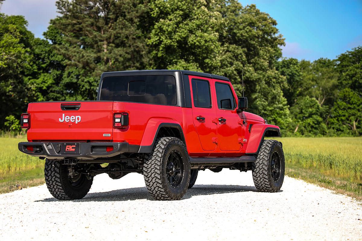 Rough Country 3.5 Inch Lift Kit Spacers with V2 Shocks 20-Up Jeep Gladiator JT 4WD Rough Country