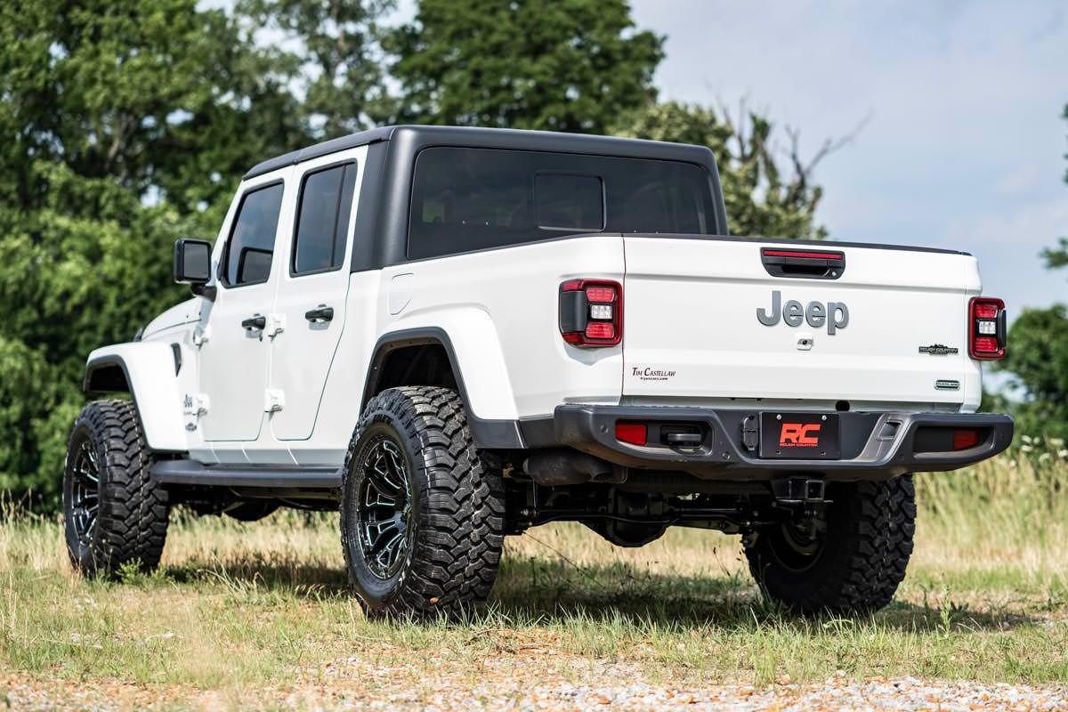 2.5 Inch Leveling Kits Springs V2 Jeep Gladiator JT 4WD (2020-2023) Rough Country-5