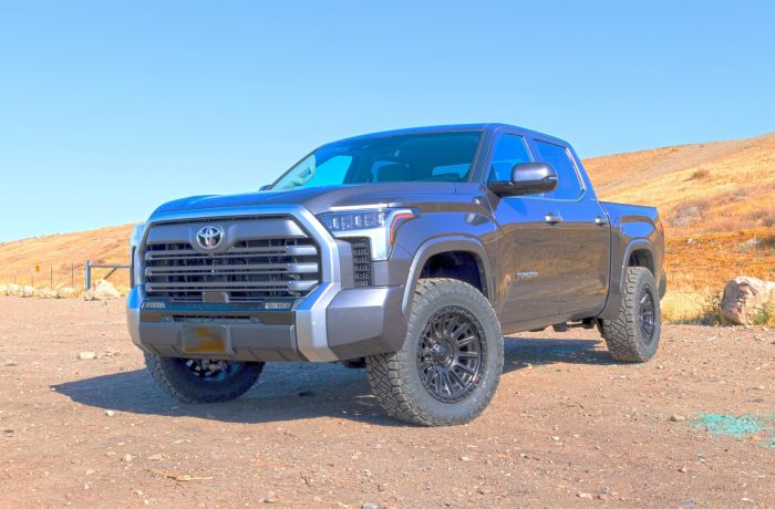 3 Inch SST Lift Kit Equipped With Load-Leveling Rear Height Control Air Suspension Or Adaptive Variable Suspension And CV Axle 22-25 Toyota Tundra ReadyLIFT-2