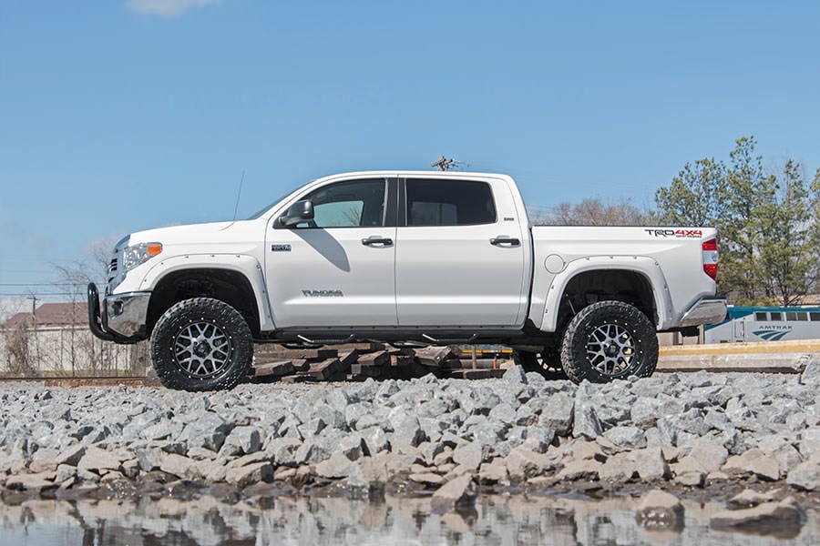 6 Inch Lift Kit M1 Struts/M1 Toyota Tundra 4WD (2016-2021) Rough Country-5