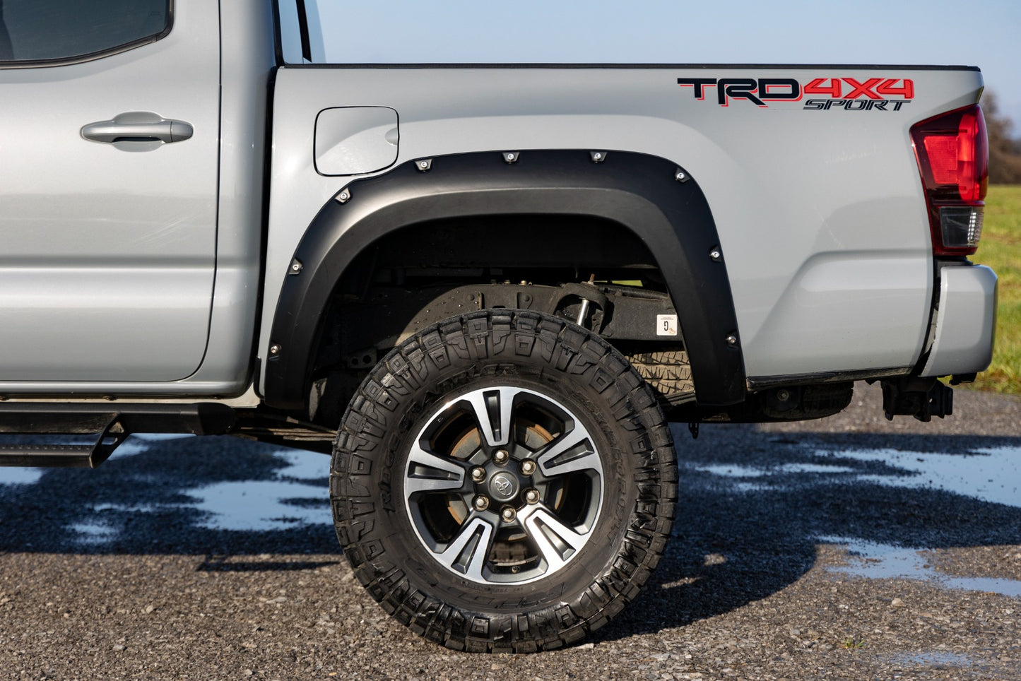 Pocket Fender Flares 588 Electric Lime Toyota Tacoma 2WD/4WD (2016-2023) Rough Country-5