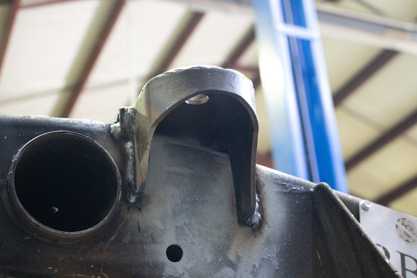 Rust Buster Frameworks Rust Buster Center Bed Mount For 2011-2018 GM HD Pickups RB7828