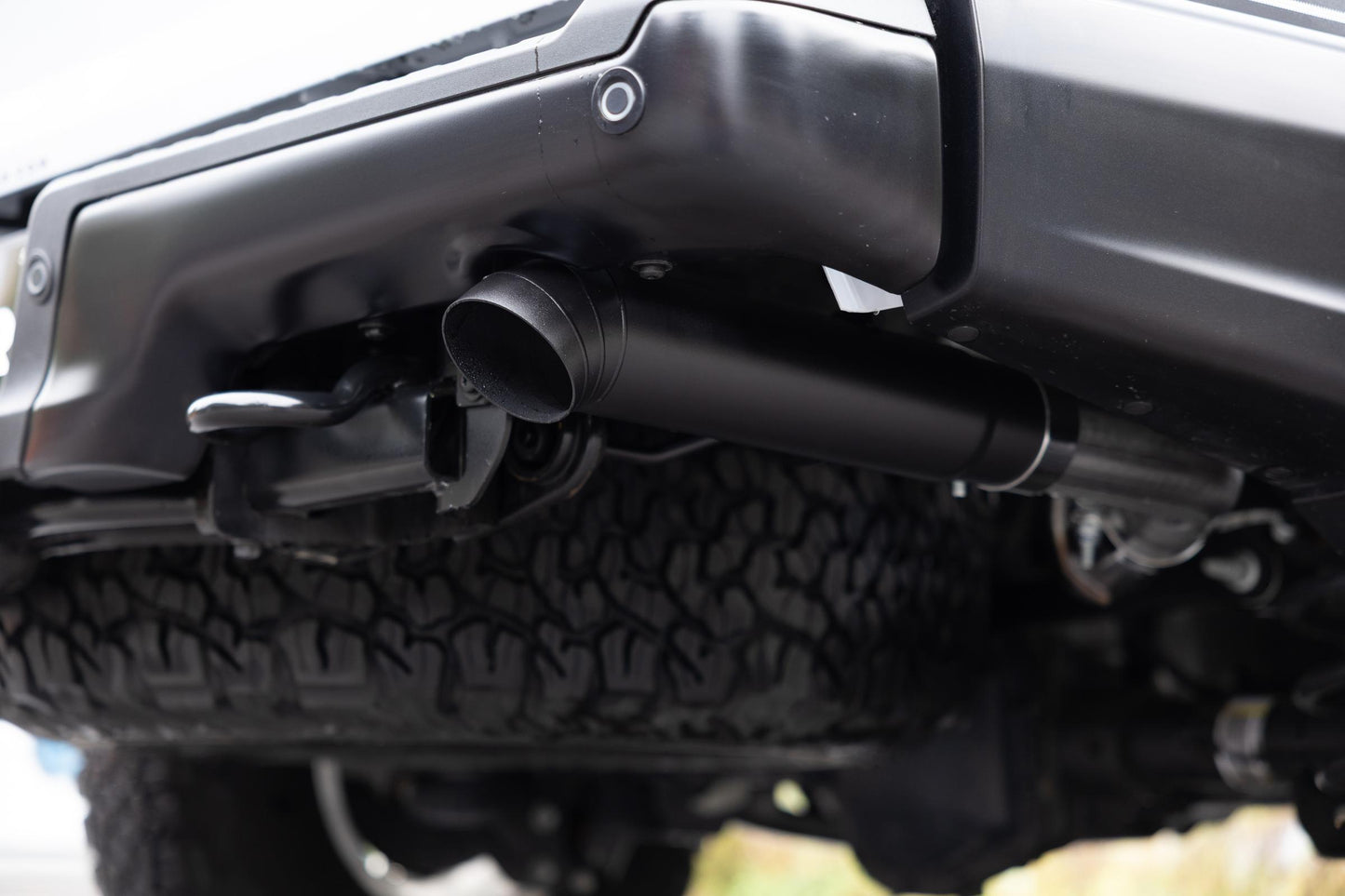 22-Present Ford F-150 Raptor 3.5L and Raptor R 5.2L Armor BLK 3-Inch Axle-Back Dual Split Rear Turn Down MBRP-10