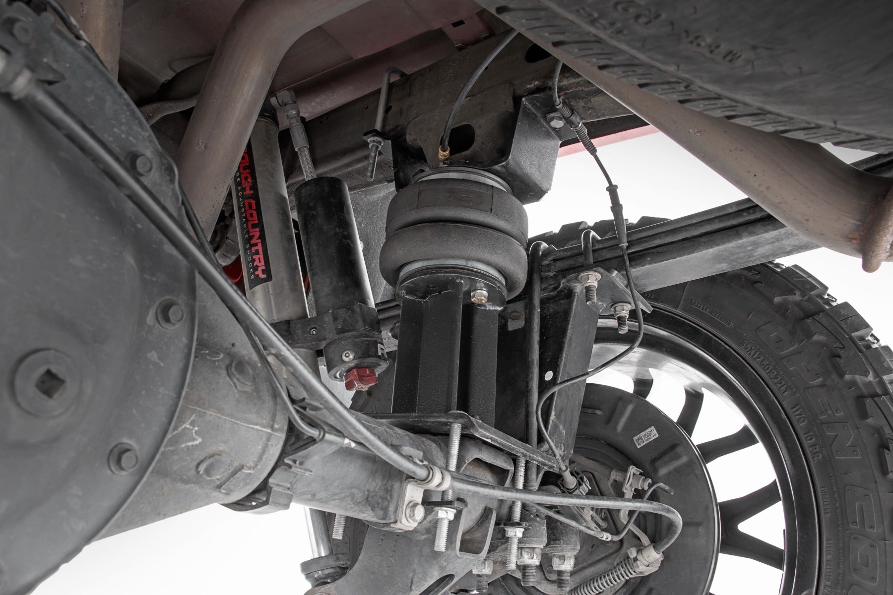 Air Spring Kit w/compressor Wireless Controller 5 Inch Lift Kit Silverado/Sierra 1500 (07-18) Rough Country-4