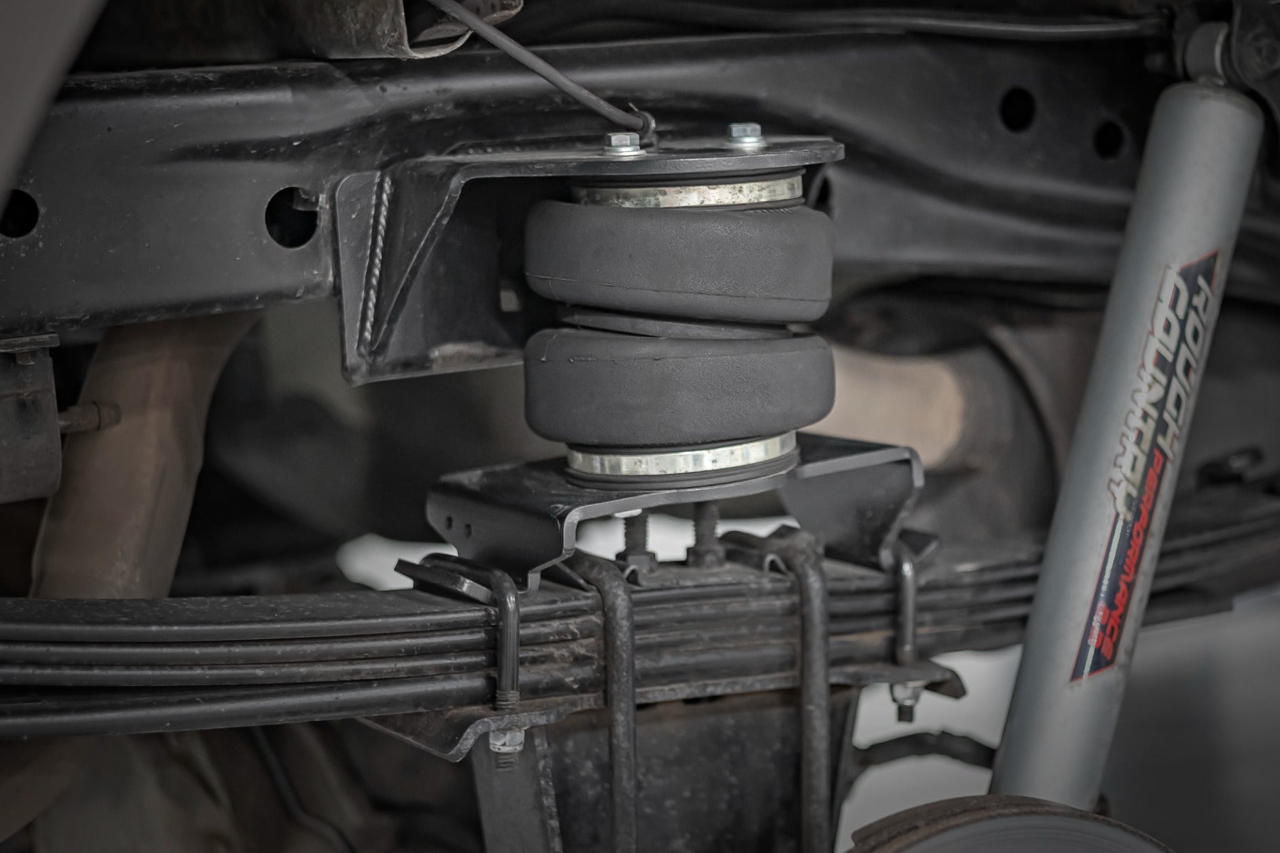 Air Spring Kit 0-6 Inch Lifts without Onboard Air Compressor 21-Up Ford F-150 4WD Rough Country-2