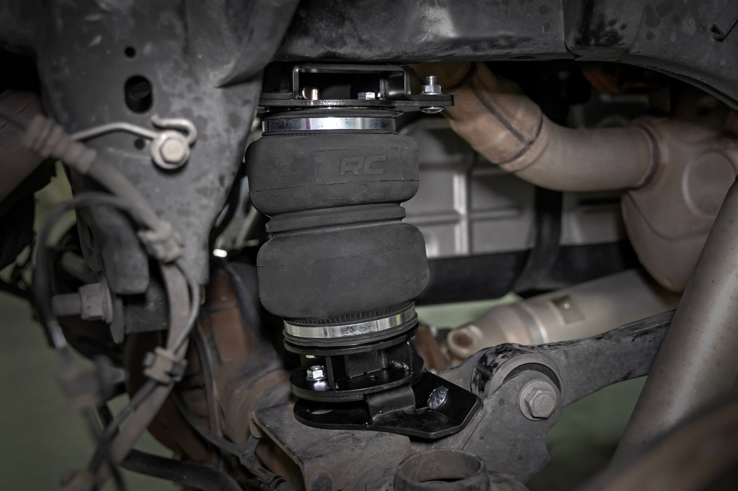 Air Spring Kit w/compressor Wireless Controller Ram 1500 4WD (2019-2026) Rough Country-3