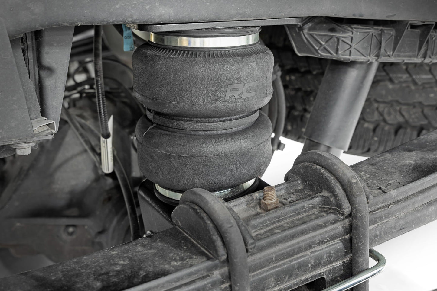 Air Spring Kit Ford F-250/F-350 Super Duty 4WD (2017-2026) Rough Country-3