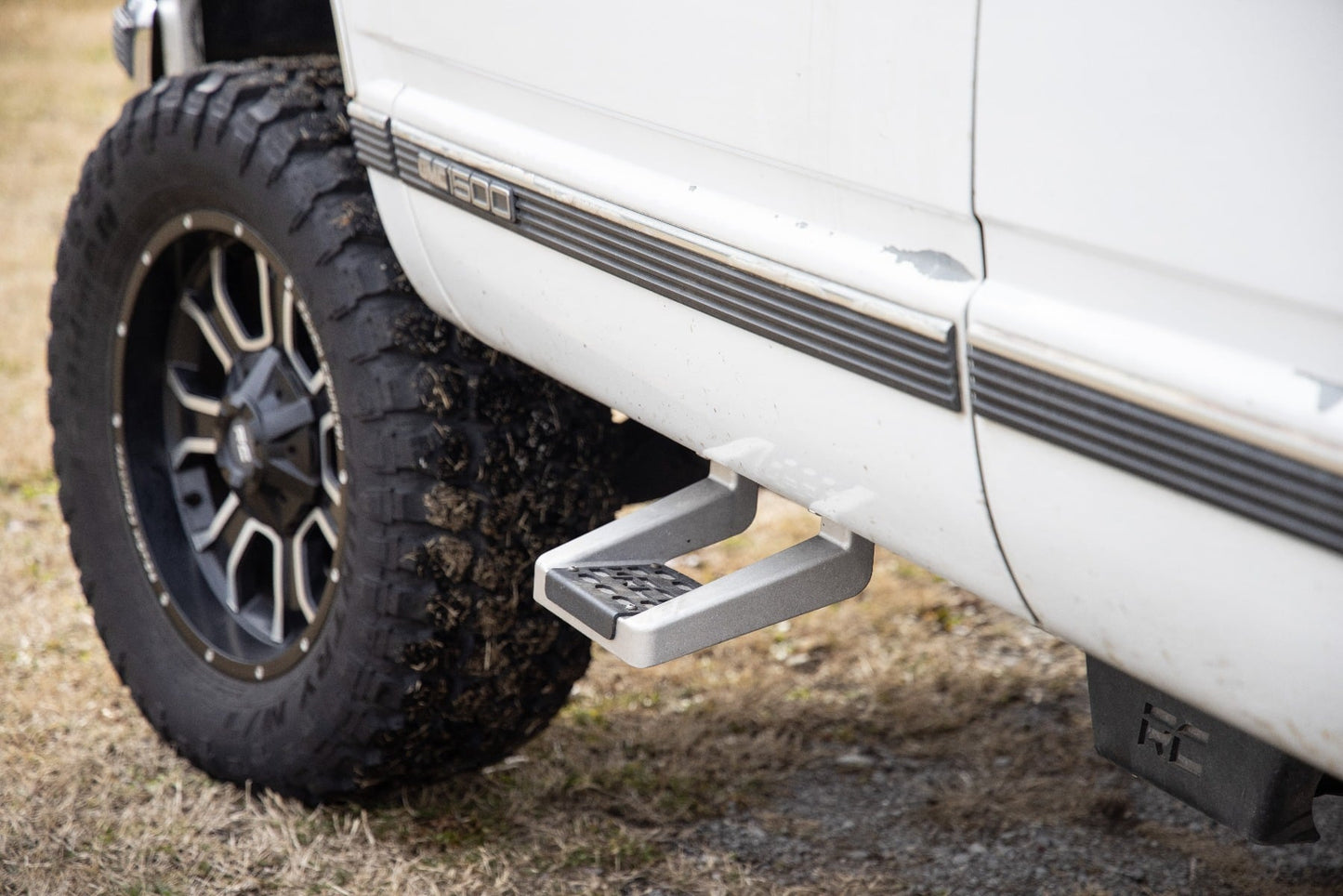 Single Hoop Step Universal Alum Pair Multiple Makes & Models (Chevy/Ford/GMC/Ram) Rough Country