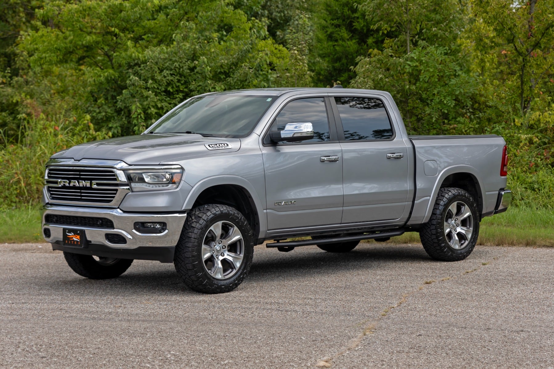 OV2 Running Boards Side Step Bars Crew Cab Ram 1500 (19-26)/1500 TRX (21-24) Rough Country-2