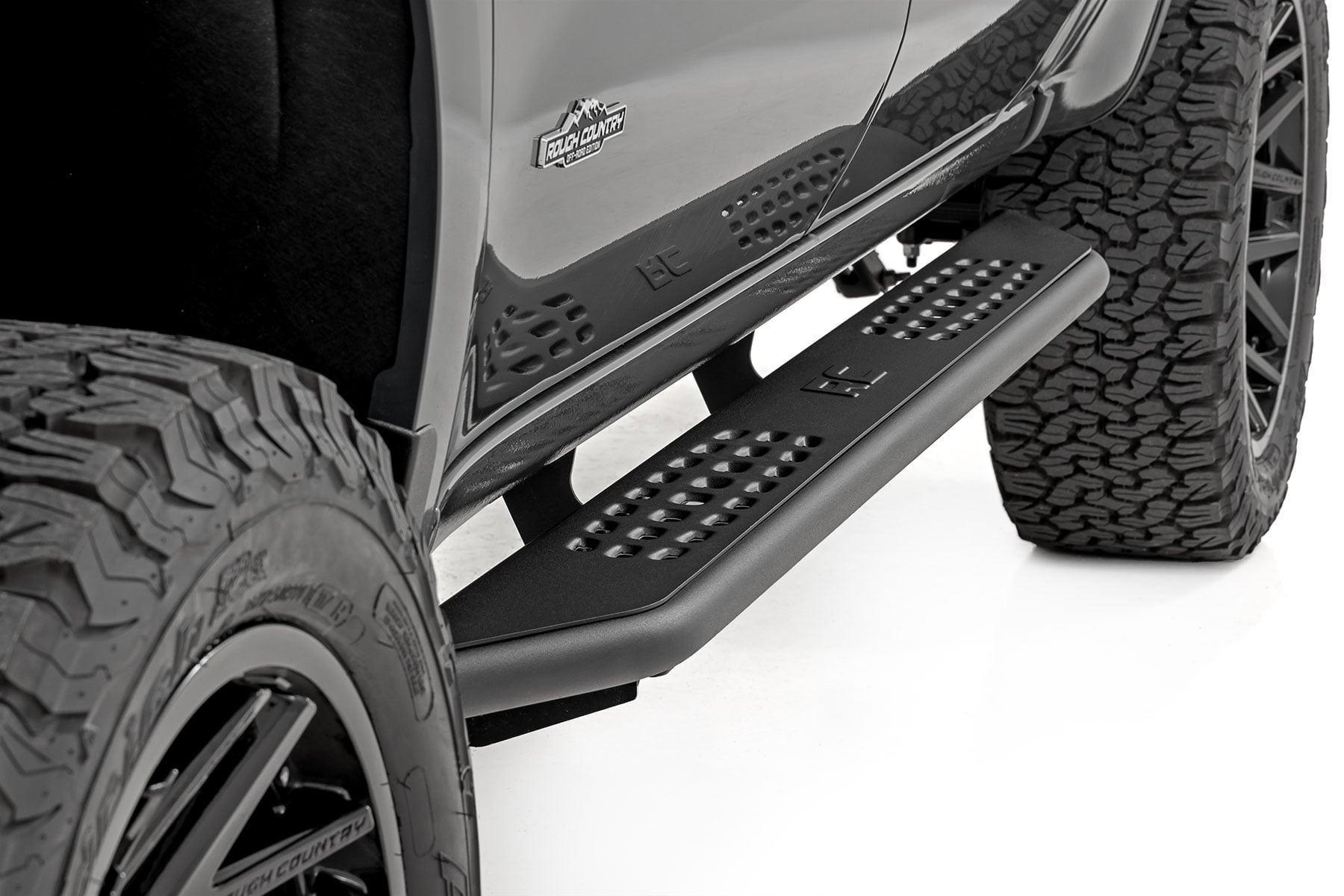 OV2 Running Boards Side Step Bars Crew Cab Silverado/Sierra 1500/2500HD (19-26) Rough Country-4