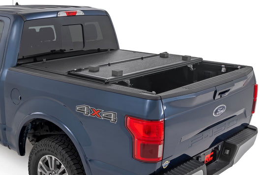 Hard Low Profile Bed Cover | 5'7" Bed | Ford F-150 (15-20)/Raptor (17-20)  Rough Country