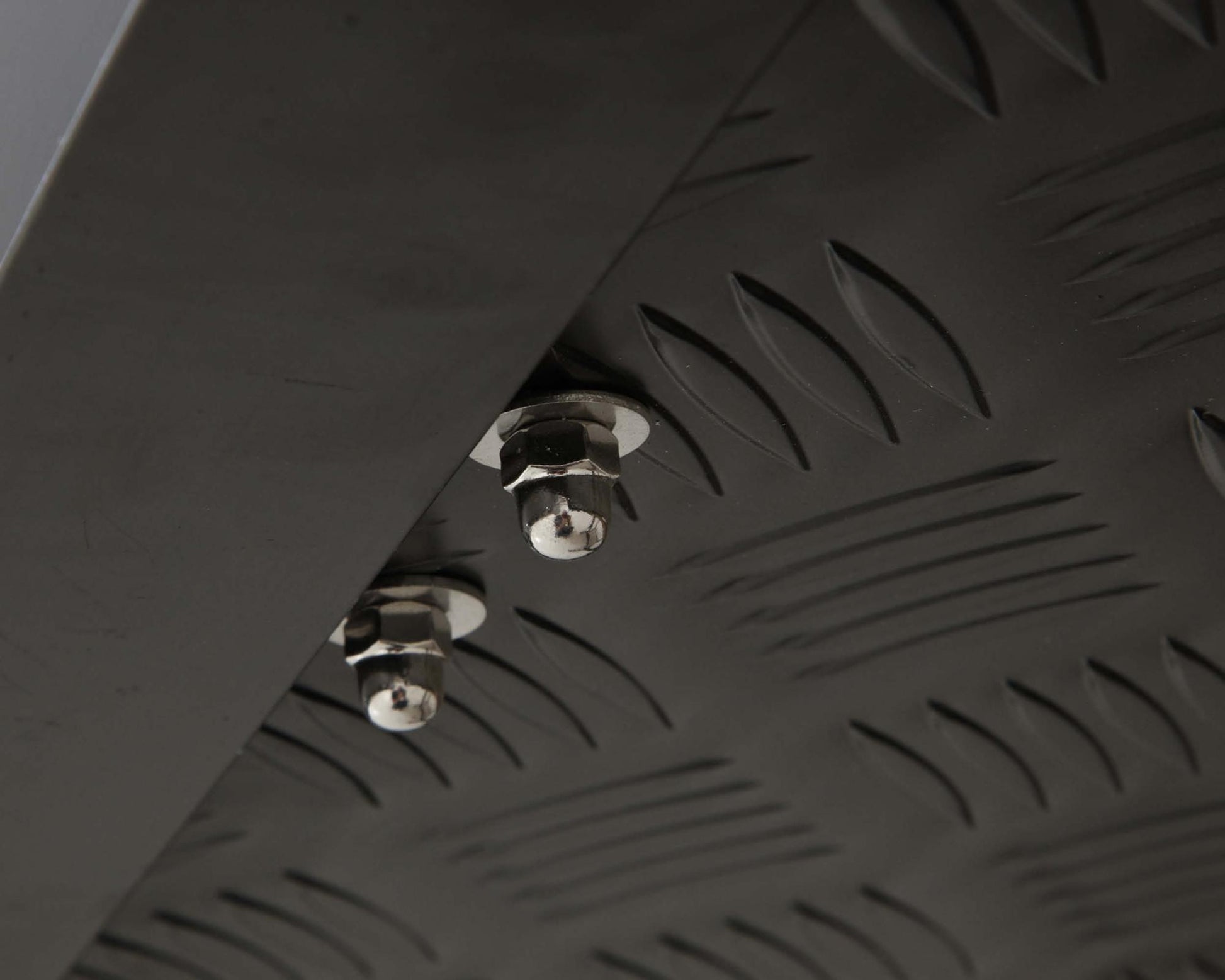 Overland Vehicle Systems 18089901 Bushveld hard shell roof top tent Overland Vehicle Systems