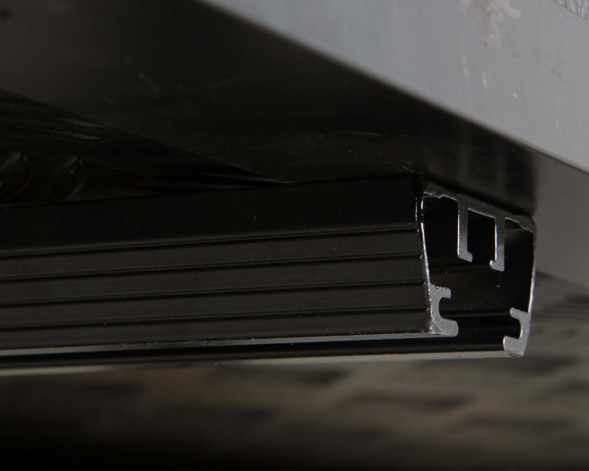 Overland Vehicle Systems 18089901 Bushveld hard shell roof top tent Overland Vehicle Systems