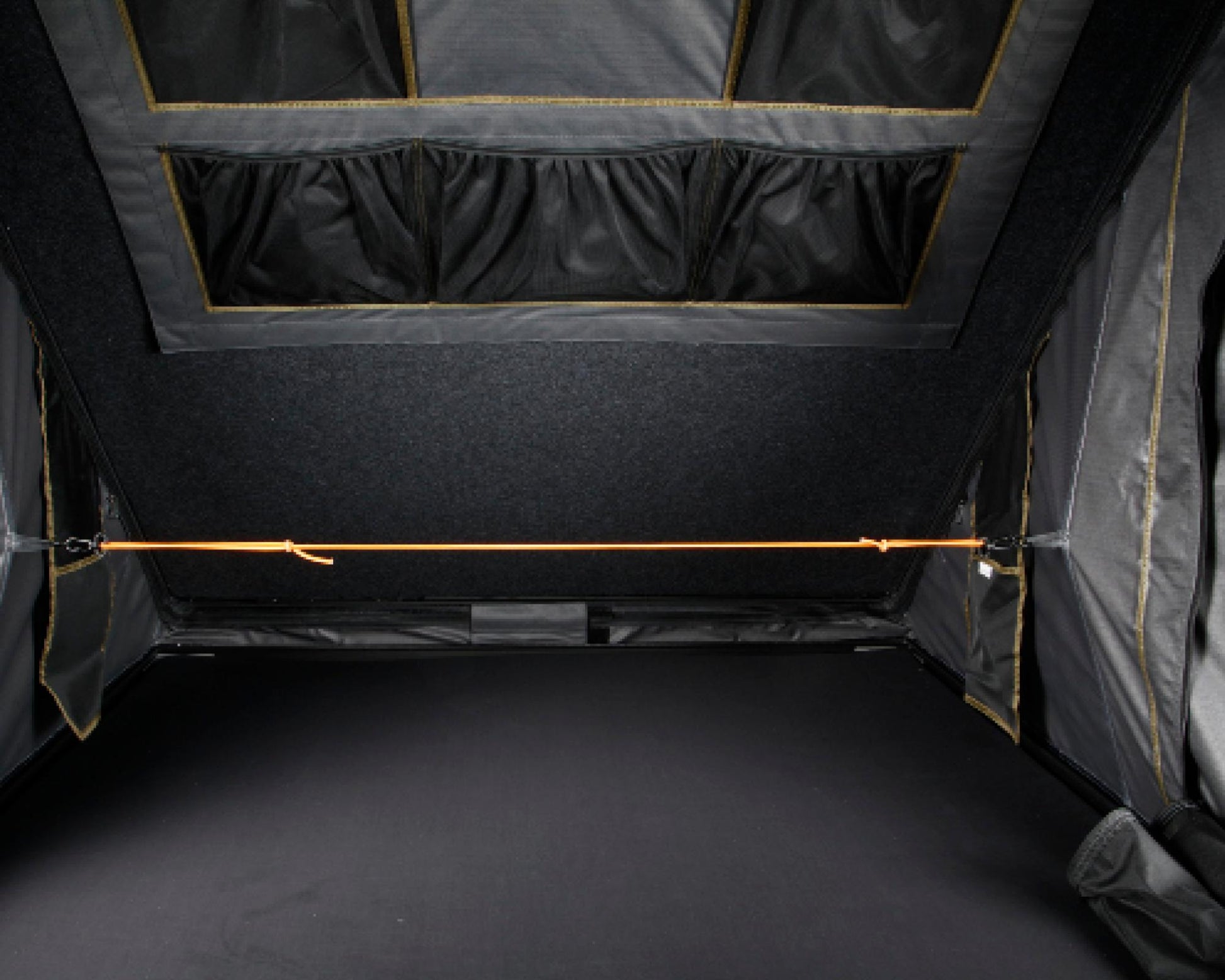 Overland Vehicle Systems 18099901 Mamba 3 Roof Top Tent - Clam Shell Roof Top Tent Overland Vehicle Systems