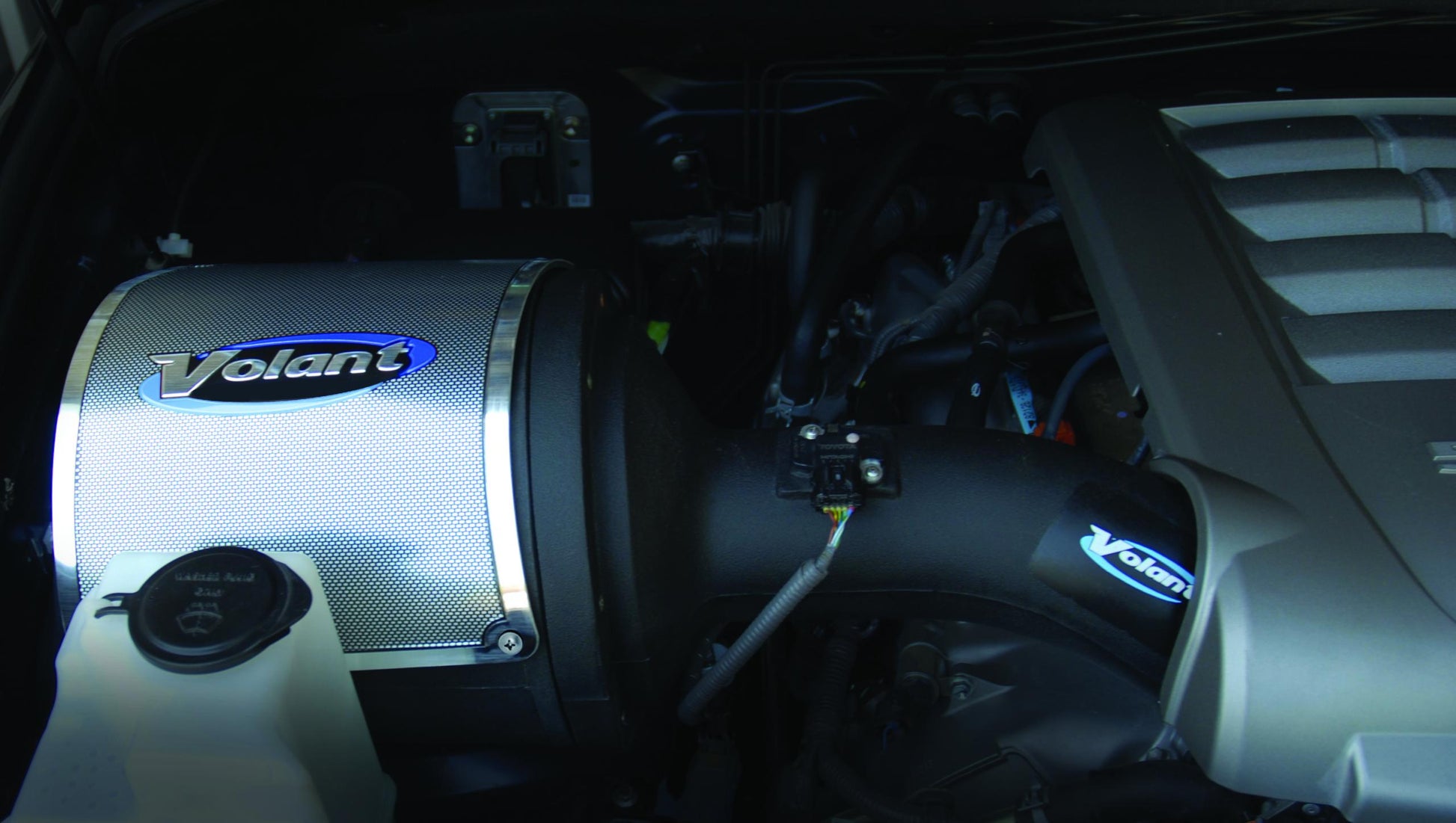 Closed Box Air Intake w/Pro 5 Filter 07-18 Toyota Tundra/Sequoia Volant-2
