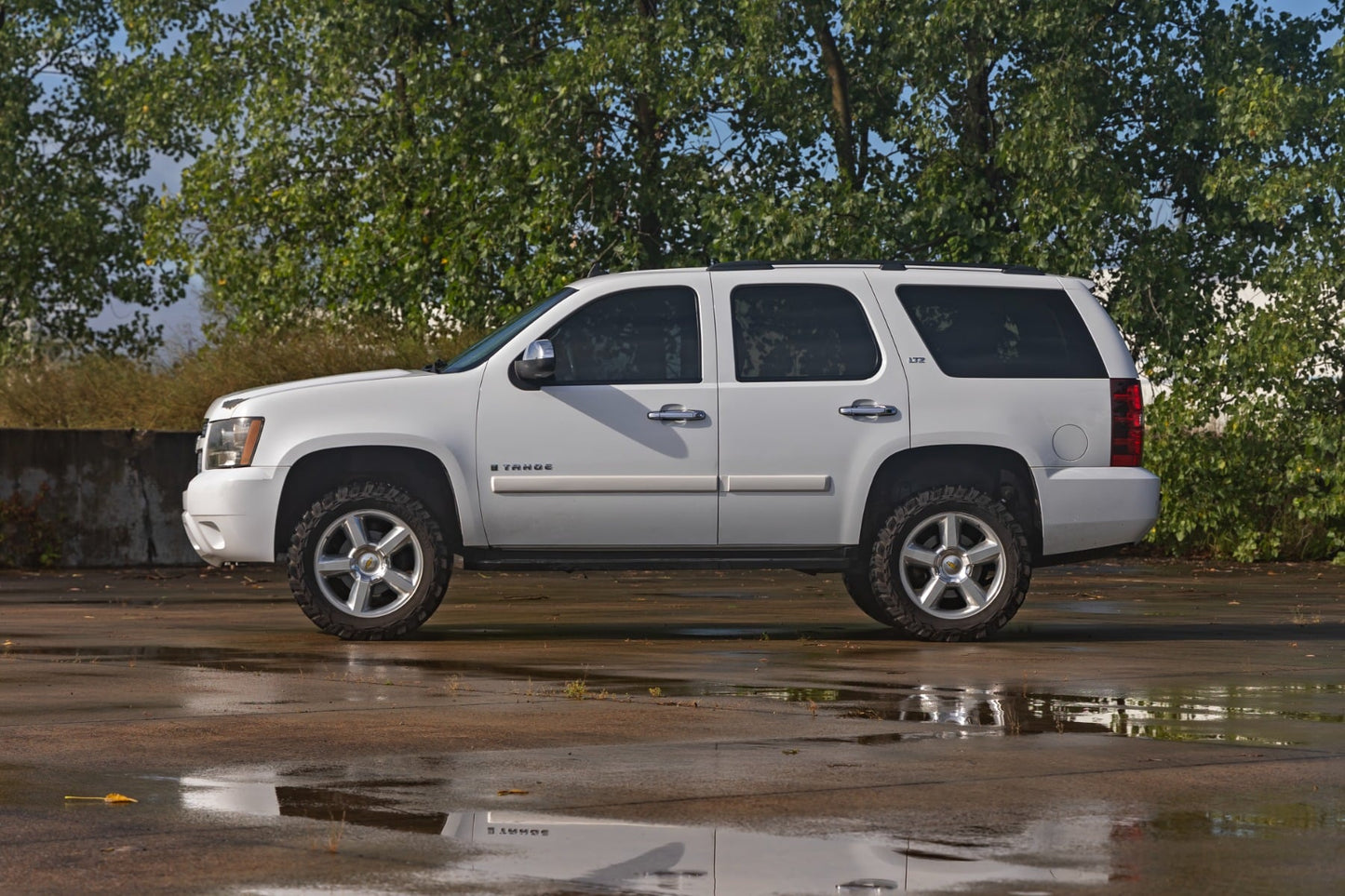 3.5 Inch Lift Kit N3 Struts Forged UCAs Chevy/GMC SUV 1500 (07-20) Rough Country-2