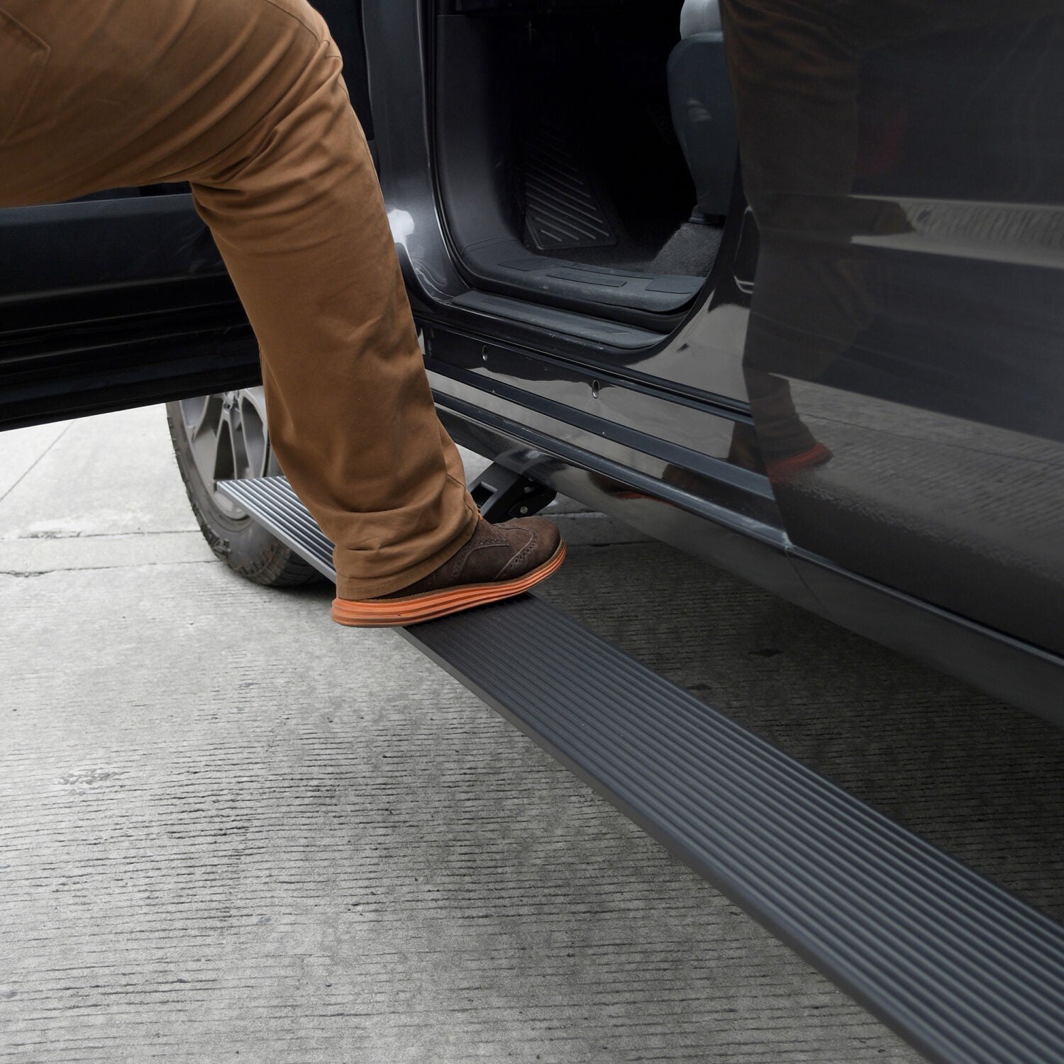 RealTruck VoltStep Electric Running Board Kit Textured Black 2007-2013 Silverado/Sierra 1500 2007-2014 Silverado/Sierra 2500 HD/3500 HD Go Rhino