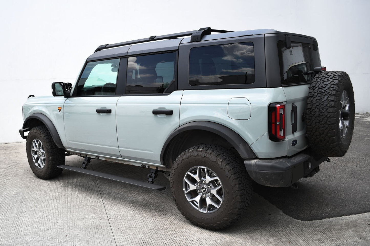 RealTruck VoltStep Electric Running Board Kit Textured Black 2021-2025 Ford Bronco Go Rhino-12