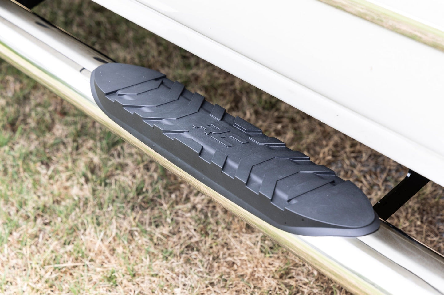 Oval Nerf Steps Stainless Crew Cab DEF Tank Silverado/Sierra 1500/2500HD/3500HD (07-19 & Classic) Rough Country-5