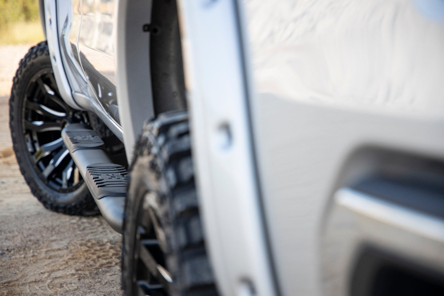 Rough Country GM Oval Nerf Step Bars (19-20 GM 1500, 2020 2500HD/3500 HD Crew Cab) Rough Country