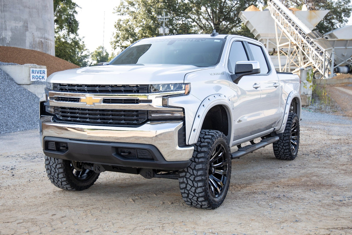 Oval Nerf Step Crew Cab Silverado/Sierra 1500/2500HD/3500HD (19-26) Rough Country-1
