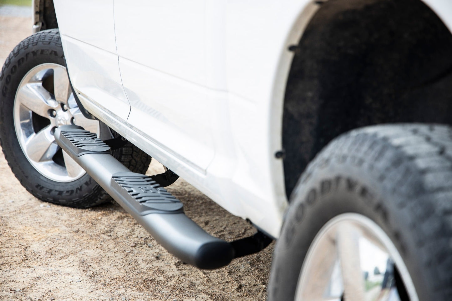 Oval Nerf Step Crew Cab Black Ram 1500/2500/3500 2WD/4WD (2010-2025 & Classic) Rough Country-4