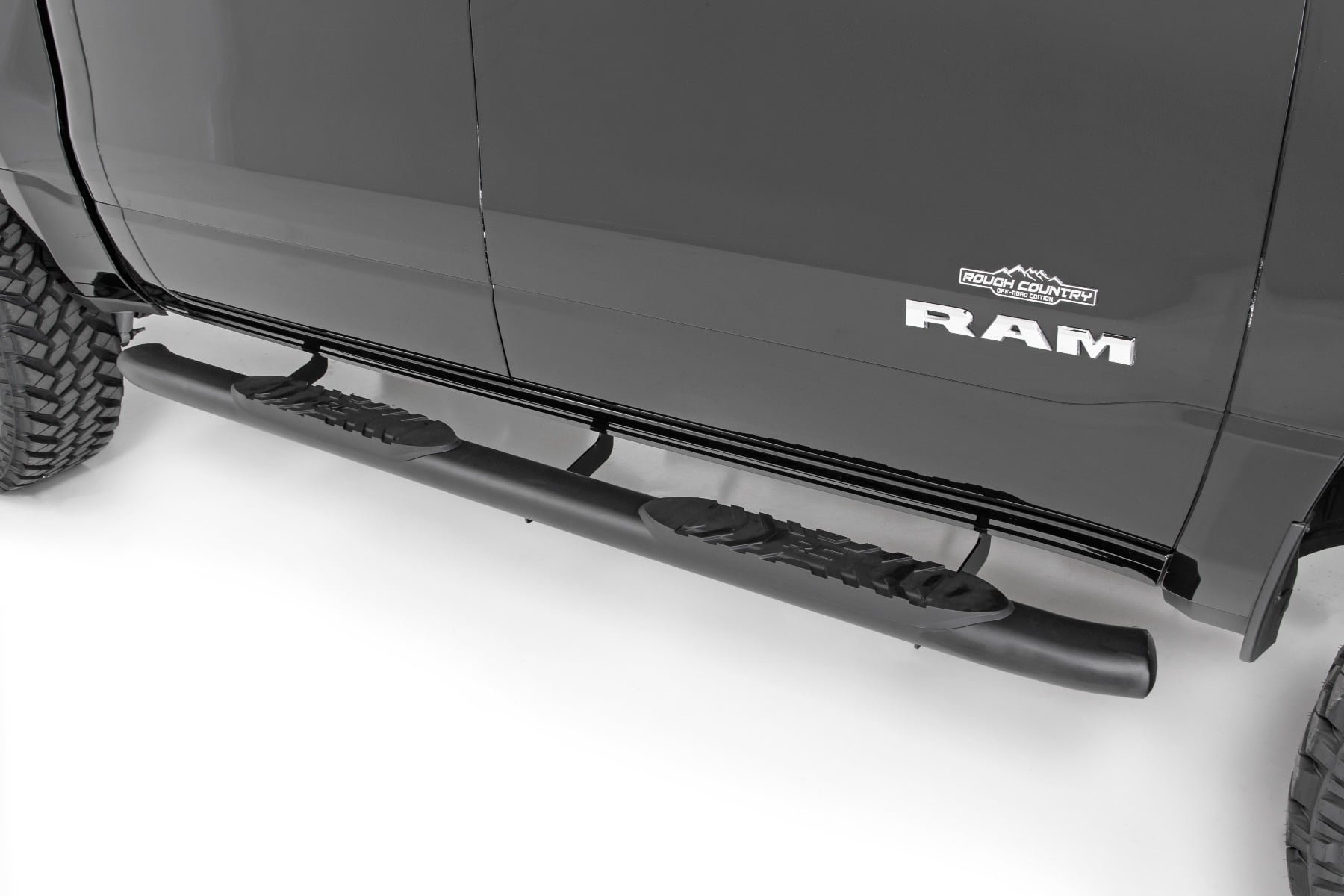 Oval Nerf Step Crew Cab Black Ram 1500 (19-26)/1500 TRX (21-24) Rough Country-4