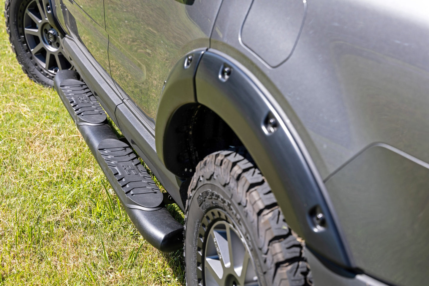 Rough Country Oval Nerf Step 4.5 Inch Crew Cab Black 21-Up Ford Bronco Sport 4WD Rough Country