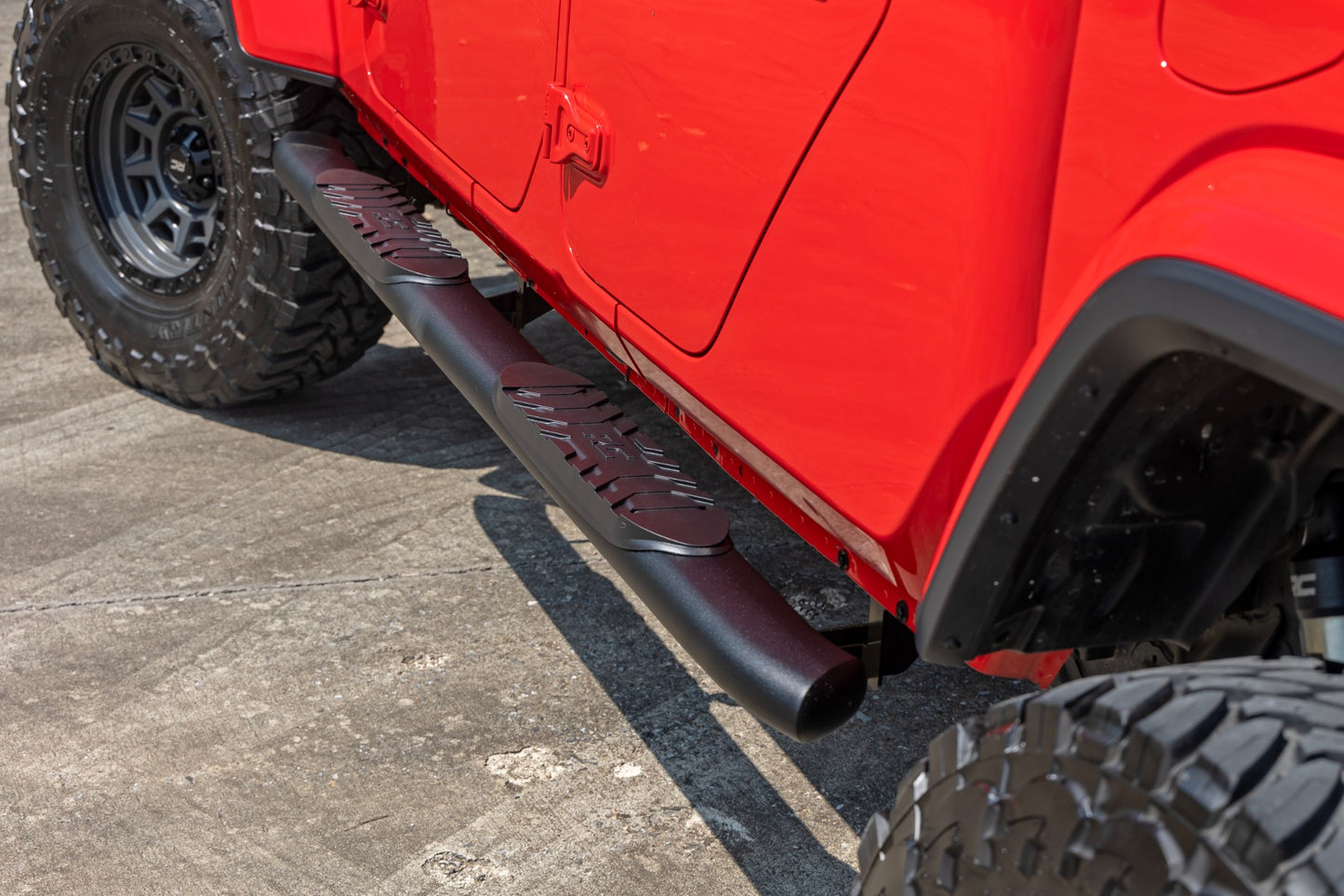 Oval Nerf Steps Black Jeep Gladiator JT 4WD (2020-2025) Rough Country-5