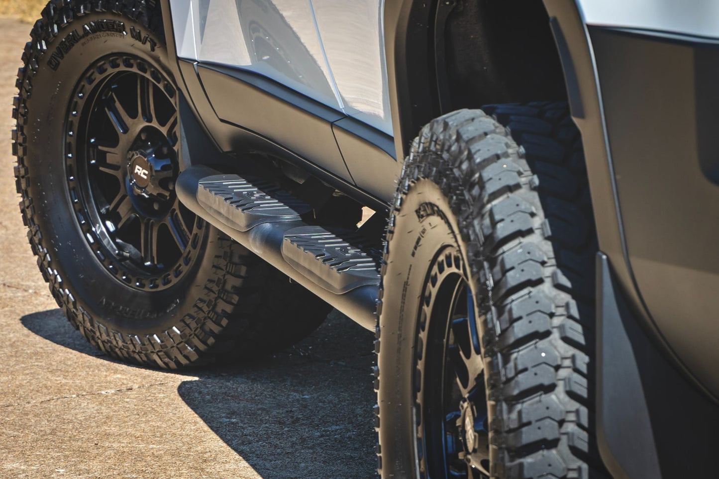 Oval Nerf Steps Black Toyota Land Cruiser 4WD (2024-2026) Rough Country-2
