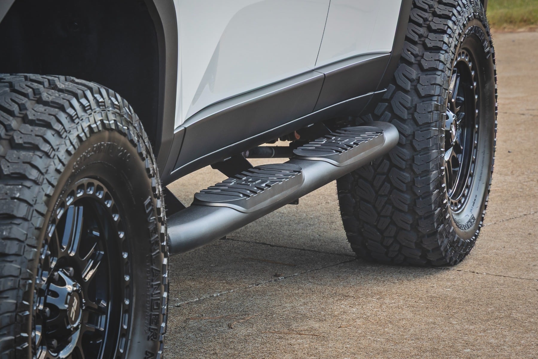 Oval Nerf Steps Black Toyota Land Cruiser 4WD (2024-2026) Rough Country-3