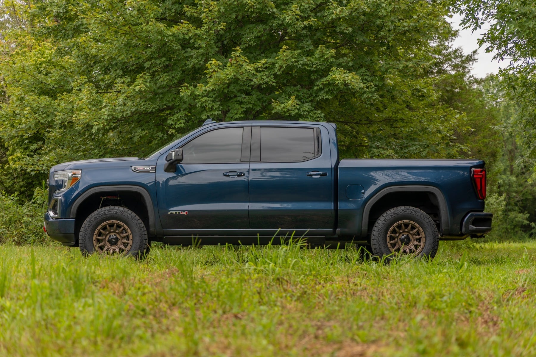 3.5 Inch Lift Kit Vertex/V2 Red GMC Sierra 1500 2WD/4WD (2019-2025) Rough Country-4
