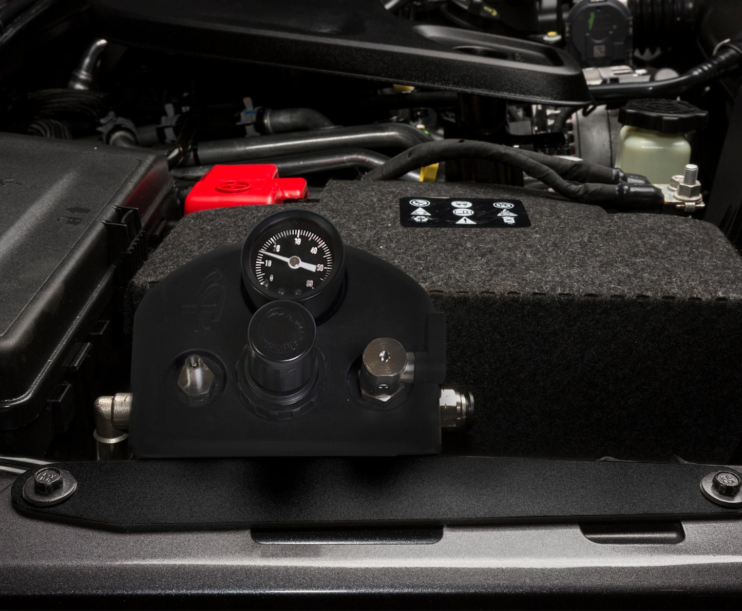 Gladiator Tire Inflator System 4 Tire For 19-25 Jeep Gladiator W/Engine Mount With Box, Fittings, Hoses and Storage Bag Black Up Down Air-2