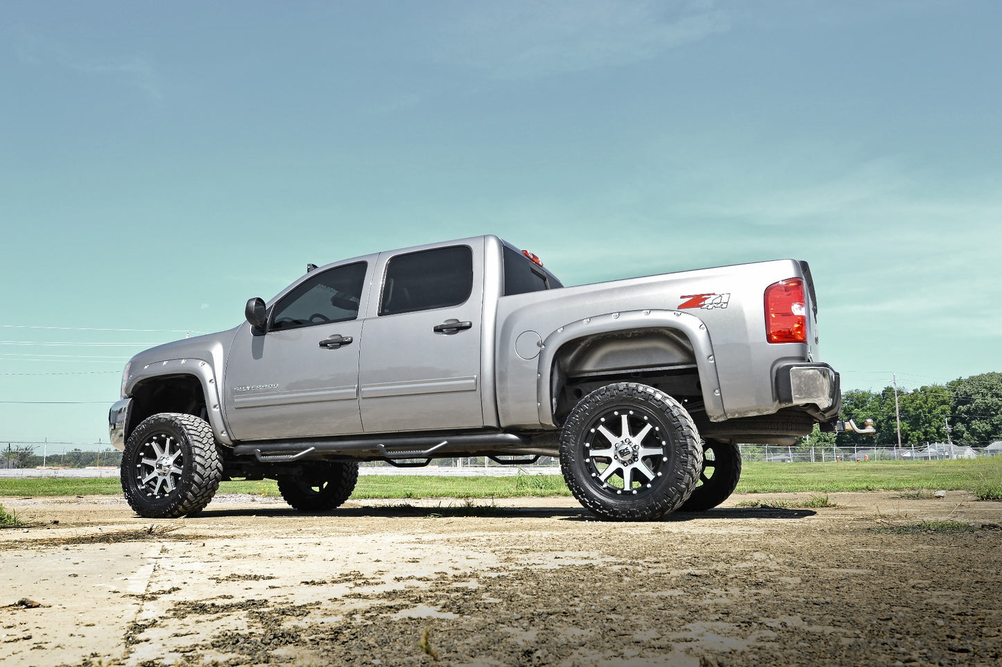 6.0 Inch GM Suspension Lift Kit w/ N3 Loaded Struts and V2 Shocks Rough Country-2