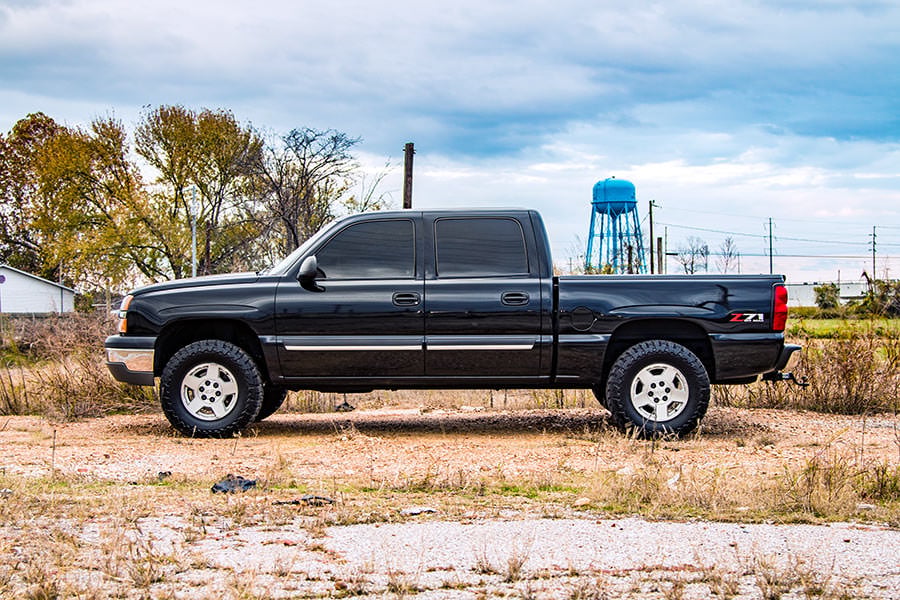 1.5-2 Inch Lift Kit M1 Silverado/Sierra 1500 4WD (1999-2006 & Classic) Rough Country-3