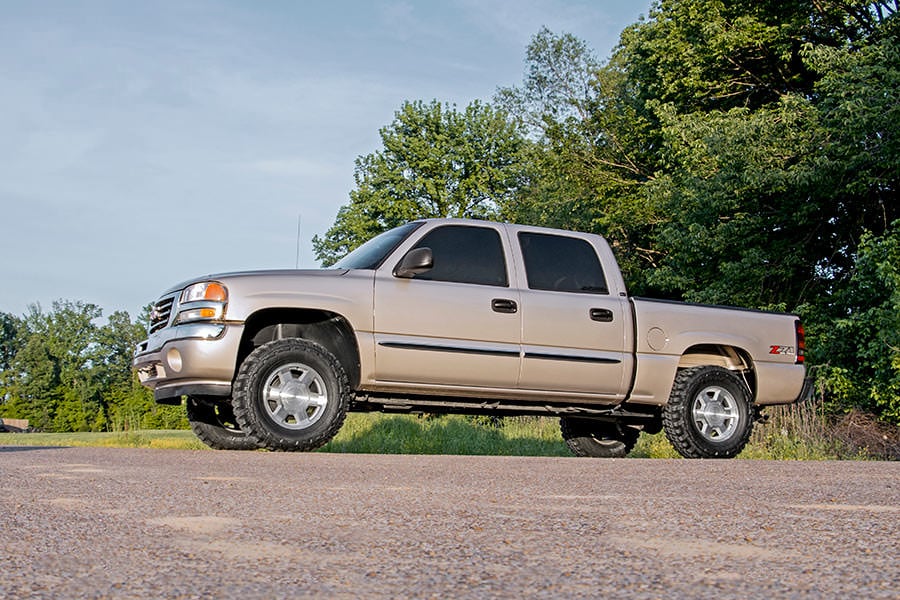 1.5-2 Inch Lift Kit V2 Silverado/Sierra 1500 4WD (1999-2006 & Classic) Rough Country-2