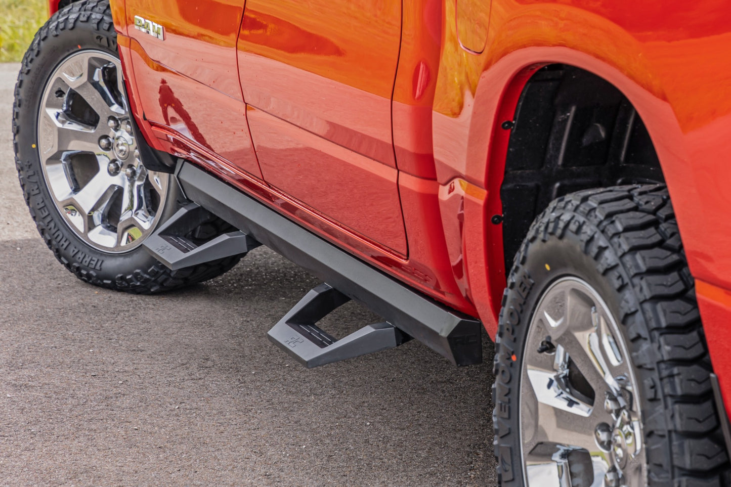 Rough Country SRX2 Adjustable Aluminum Step Crew Cab 19-22 Ram 1500 2WD/4WD Rough Country
