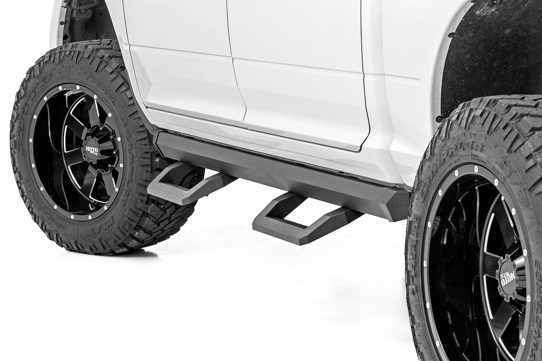 Rough Country SR2 Adjustable Aluminum Steps Crew Cab 09-18 Ram 1500/10-18 2500 Rough Country