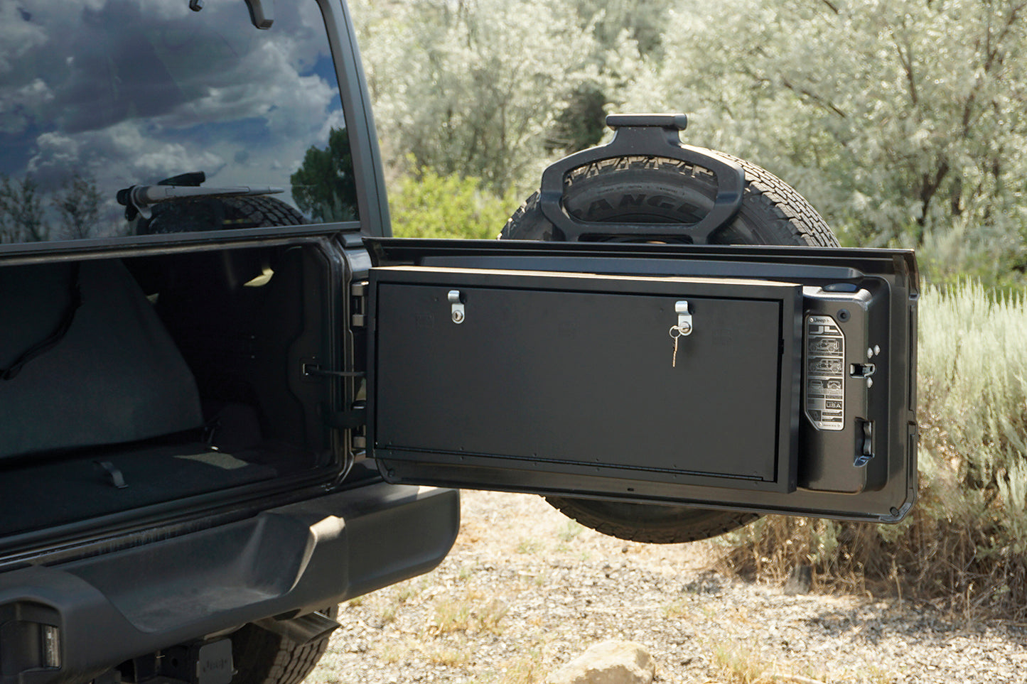 Tailgate Lockbox - 18-23 Wrangler JL Standard Panel Black Products Tuffy Security-9