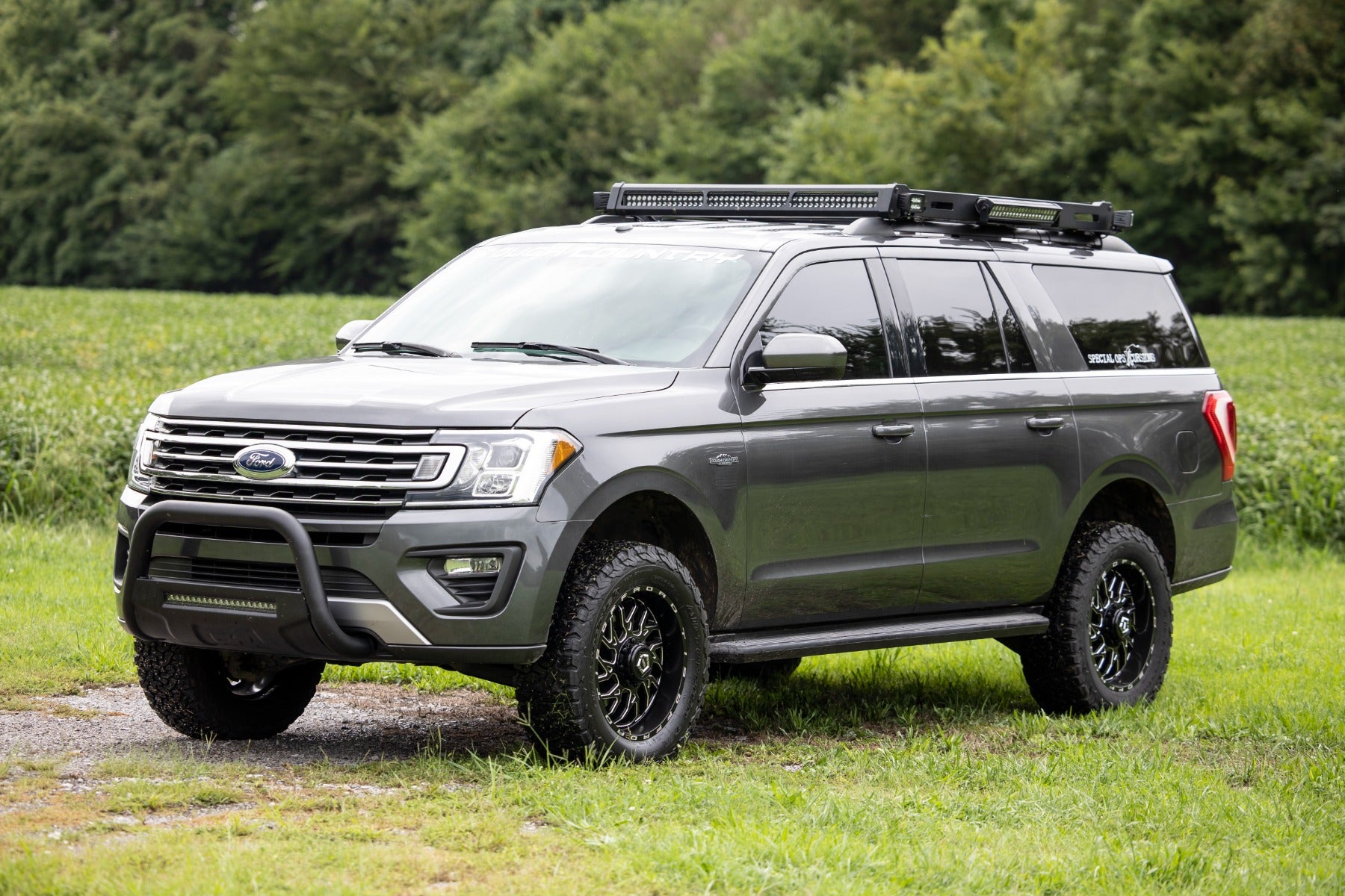 3 Inch Lift Kit UCA M1 Struts Ford Expedition 4WD (2018-2024) Rough Country-1