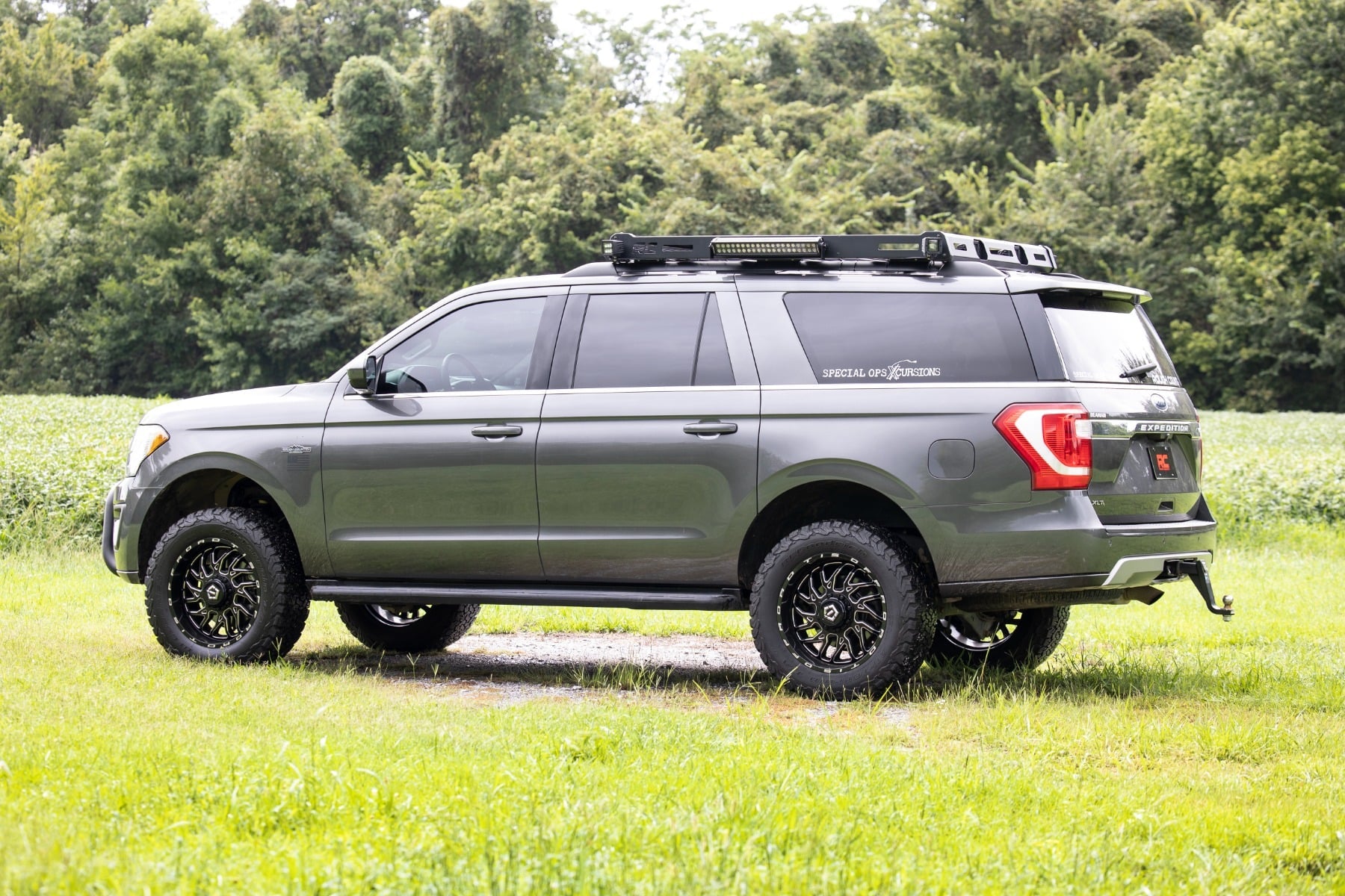 3 Inch Lift Kit UCA M1 Struts Ford Expedition 4WD (2018-2024) Rough Country-3