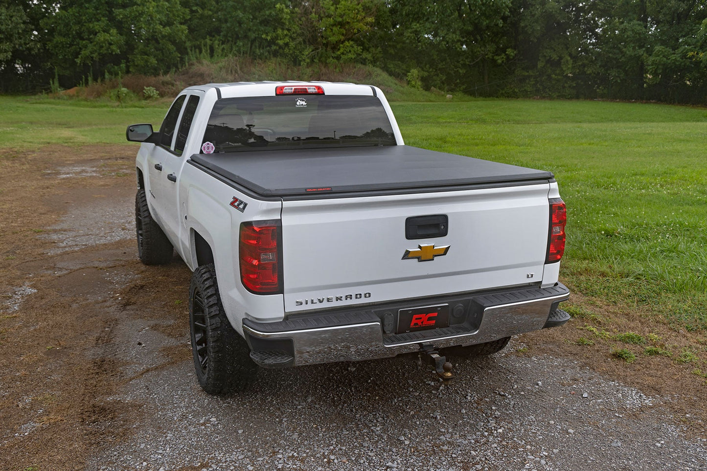 Soft Tri-Fold Bed Cover 6 Foot 7 Inch Bed Silverado/Sierra 1500/2500HD/3500HD (14-19 & Classic) Rough Country-5