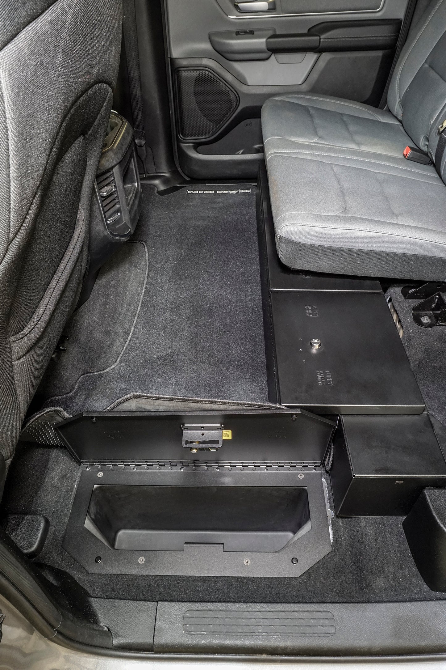 In-Floor Locking Cargo Lid 19-27 1500 Crew CabBlack, Pair) Tuffy Security-14