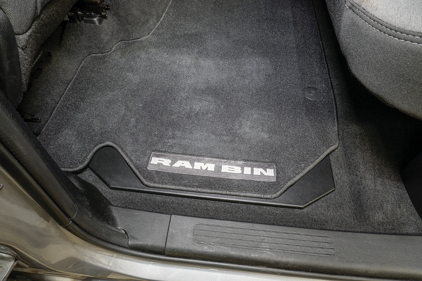 In-Floor Locking Cargo Lid 19-27 1500 Crew CabBlack, Pair) Tuffy Security-4